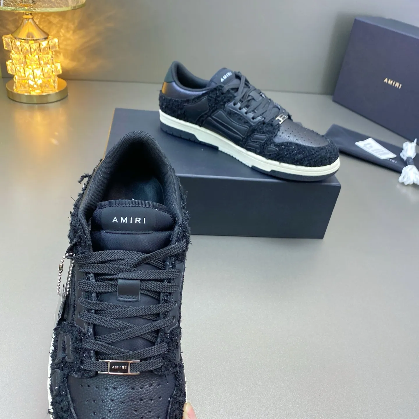 p580🐮🐮AMIRI Couple Style👑 The latest The Pacific Series Couple Style💀🦴Bone Stars Casual Sports Shoes Skateboard Shoes✔️ AMIRI's Pacific shoes are a sneaker that combines luxury and street style. Many celebrities and Internet celebrities have the same style. Its design and workmanship are very exquisite. Made of high-grade cow leather, soft to the touch and highly durable. 💎Fabrics: Original custom imported first-layer cowhide 💎Inner lining: Original customized breathable mesh 💎Foot: Original injection molded one-piece, comfortable, wear-resistant and not tiring for feet 💎Outsole: Original 1:1 molded three-color sole Original outsole 💎Sole thickness: 3CM 💎Size: Female 35-40 Male 39-46 💎Price; Top version 👑Special remarks Remark: (Female size 34 40 . Men's sizes 38 45 46 are customized and cannot be returned or exchanged. Please note when ordering! Thank you🤝🤝